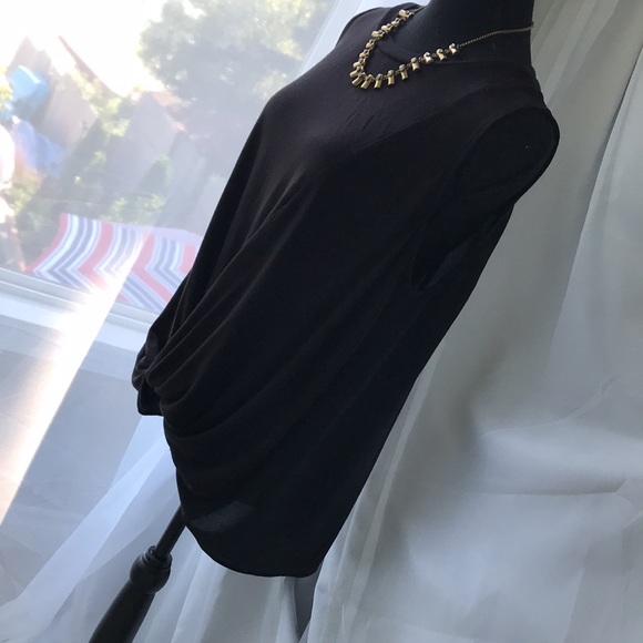 Sleeveless basic top! - Picture 2 of 6